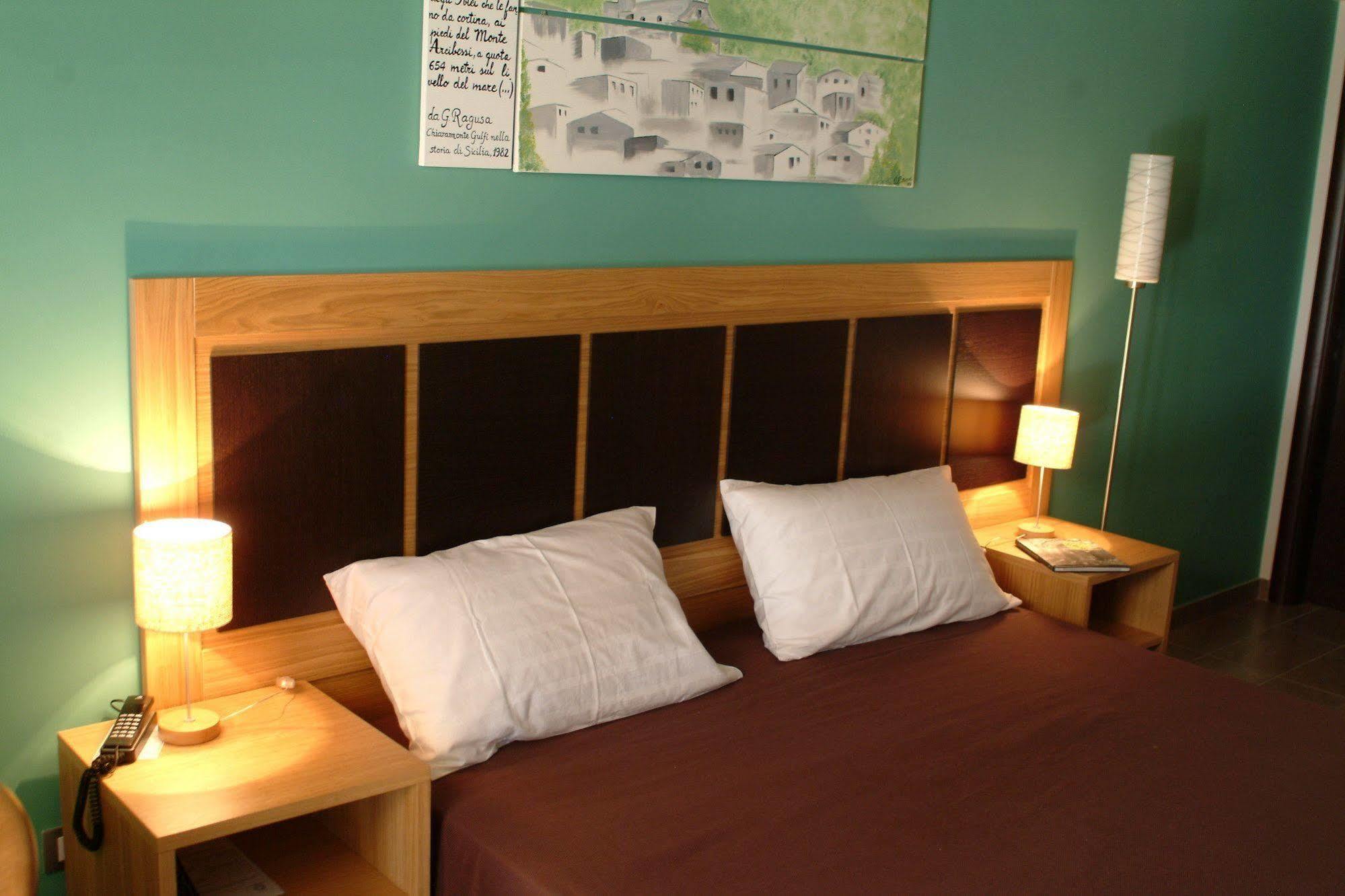 Terre Iblee Resort 끼아라몬떼굴피 외부 사진